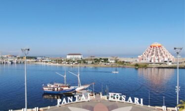 WISATA KAPAL PINISI MAKASSAR