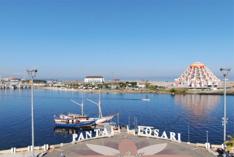 WISATA KAPAL PINISI MAKASSAR