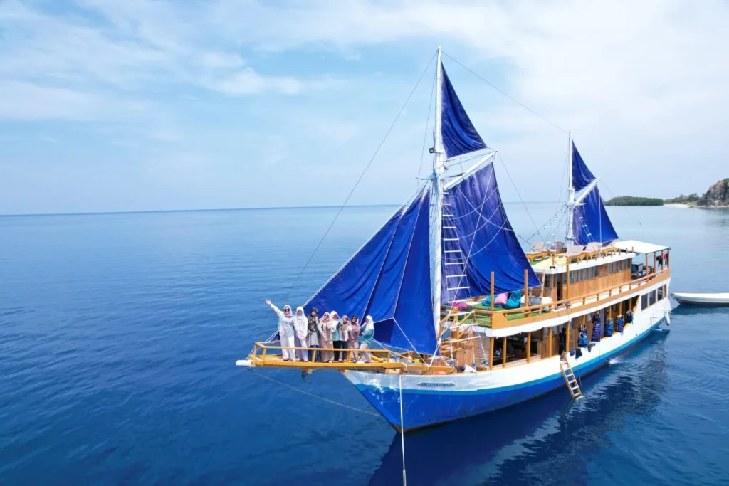 Sahabat Pinisi, WIsata Kapal Pinisi.